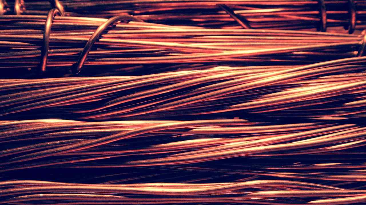 Sinais de que a fiação telefônica interna da sua fábrica precisa de manutenção